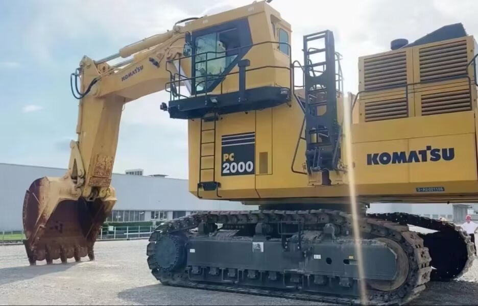 KOMATSU PC2000 200 TON EXCAVATOR MINING DIGGER - Máy móc đào mỏ: hình 1 KOMATSU PC2000 200 TON EXCAVATOR MINING DIGGER - Máy móc đào mỏ: hình 1