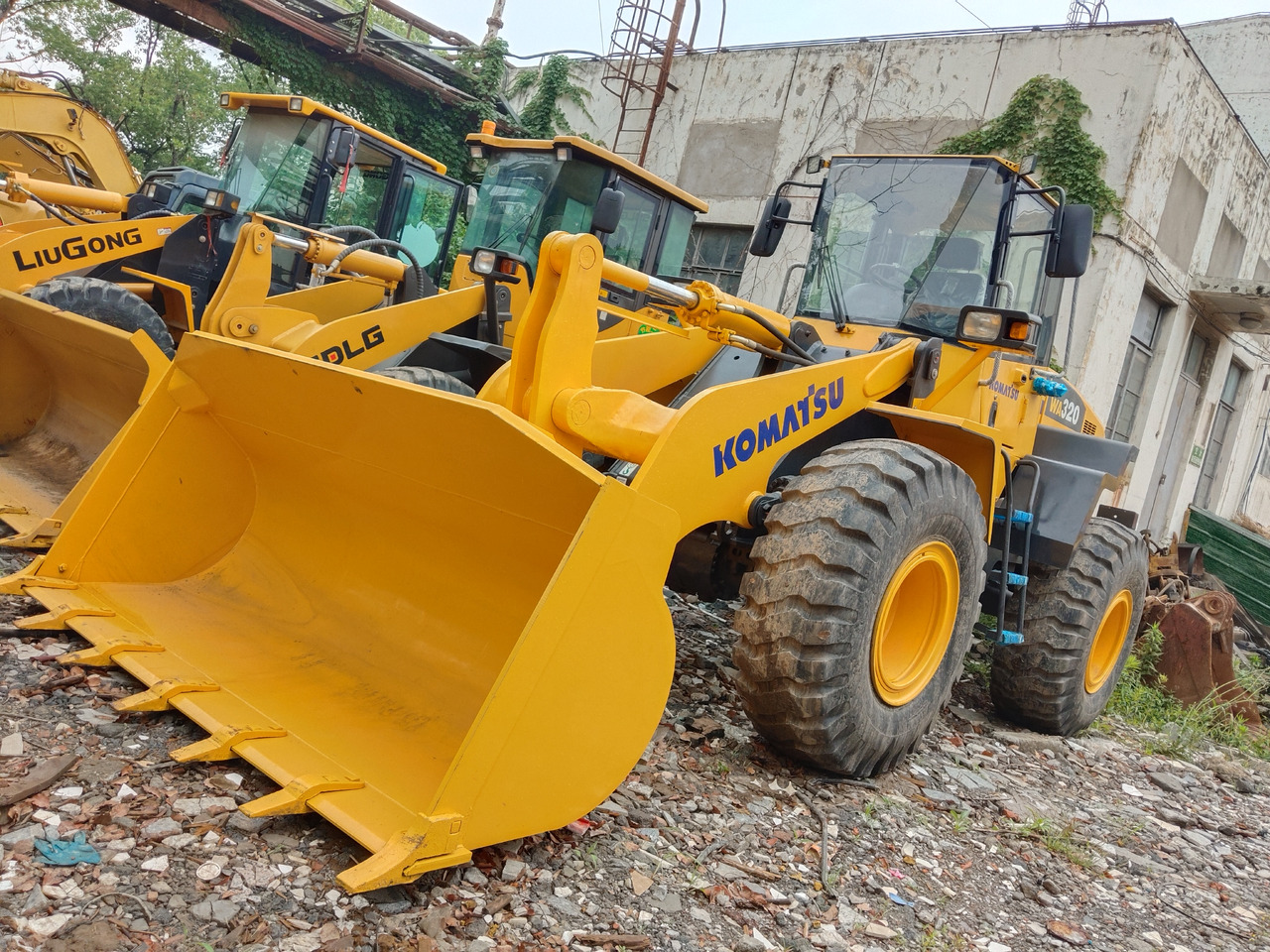 KOMATSU WA320-5 - Máy xúc lật bánh lốp: hình 4 KOMATSU WA320-5 - Máy xúc lật bánh lốp: hình 4