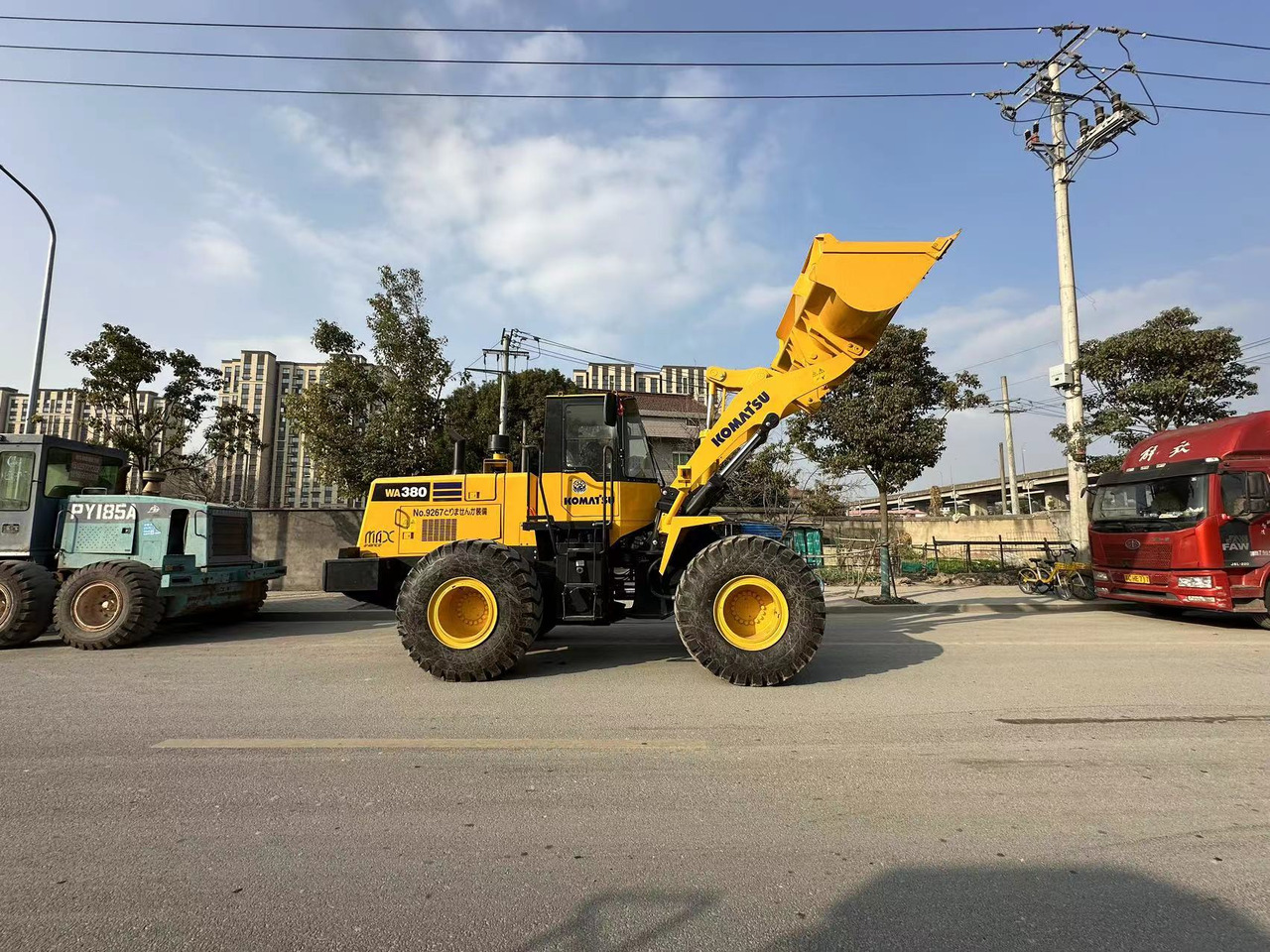 KOMATSU WA380 - Máy xúc lật bánh lốp: hình 5 KOMATSU WA380 - Máy xúc lật bánh lốp: hình 5