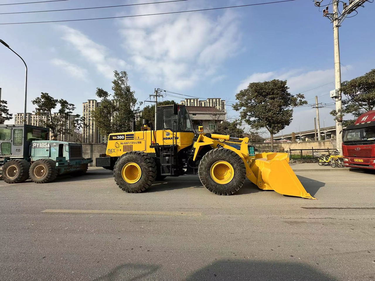 KOMATSU WA380 - Máy xúc lật bánh lốp: hình 2 KOMATSU WA380 - Máy xúc lật bánh lốp: hình 2