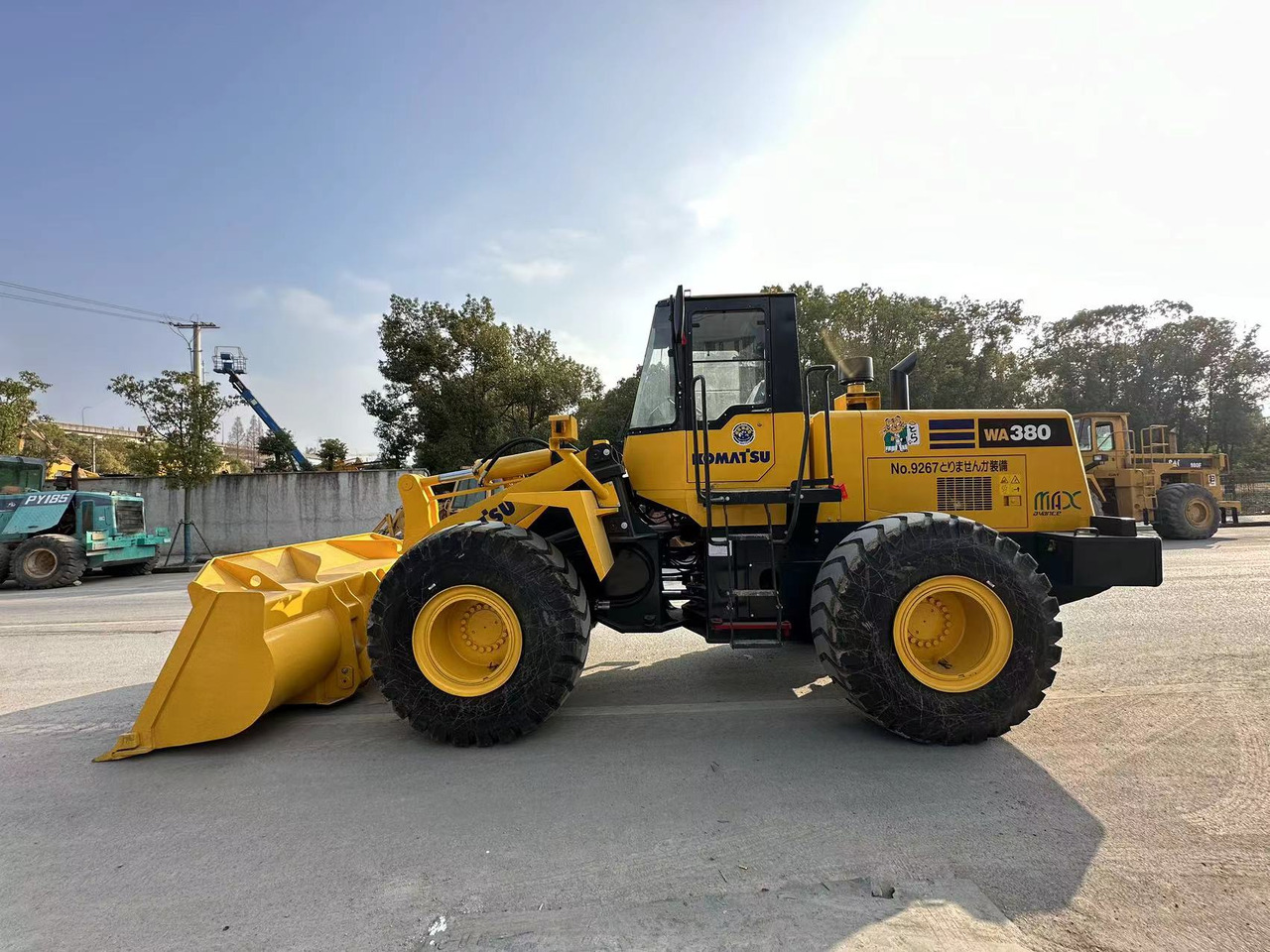 KOMATSU WA380 - Máy xúc lật bánh lốp: hình 1 KOMATSU WA380 - Máy xúc lật bánh lốp: hình 1