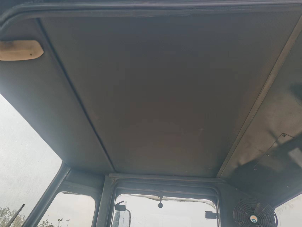 KOMATSU WA380 - Máy xúc lật bánh lốp: hình 4 KOMATSU WA380 - Máy xúc lật bánh lốp: hình 4