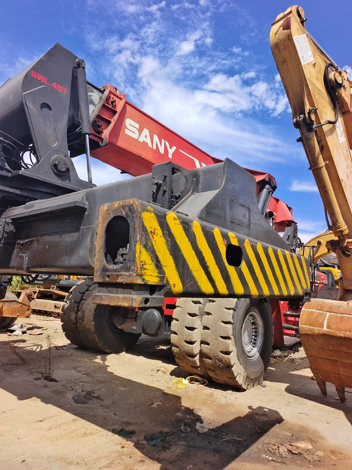 SANY SRSC45C23 45 TON - Xe tiếp cận xếp chồng: hình 3 SANY SRSC45C23 45 TON - Xe tiếp cận xếp chồng: hình 3