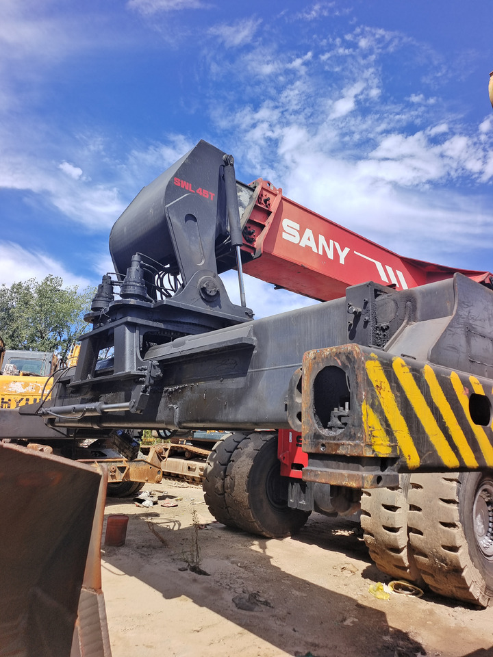 SANY SRSC45C23 45 TON - Xe tiếp cận xếp chồng: hình 2 SANY SRSC45C23 45 TON - Xe tiếp cận xếp chồng: hình 2