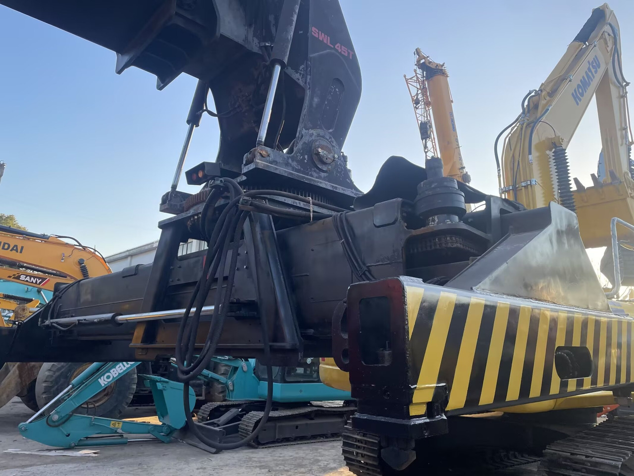 SANY SRSC45C30 45 TON CAPACITY - Xe tiếp cận xếp chồng: hình 3 SANY SRSC45C30 45 TON CAPACITY - Xe tiếp cận xếp chồng: hình 3