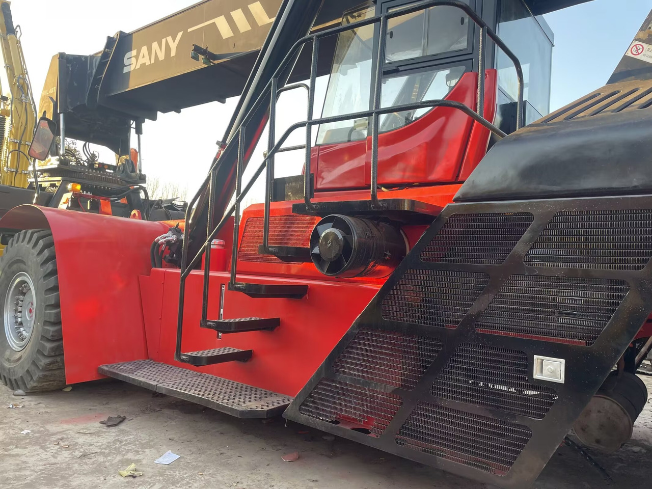 SANY SRSC45C30 - Xe tiếp cận xếp chồng: hình 1 SANY SRSC45C30 - Xe tiếp cận xếp chồng: hình 1