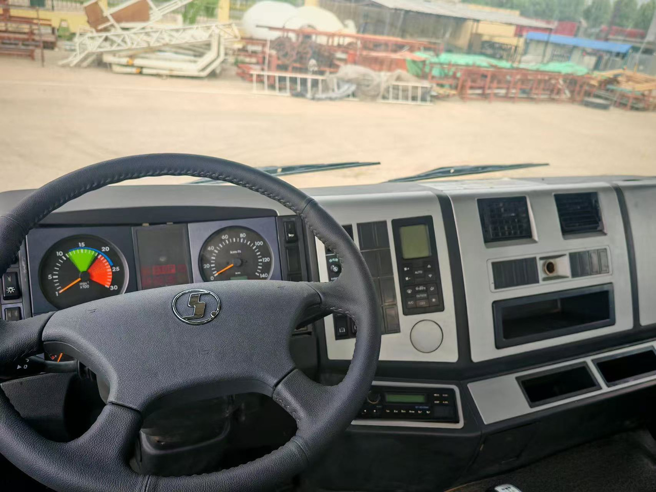 SHACMAN F3000 8*4 DUMP TRUCK - Xe ben: hình 5 SHACMAN F3000 8*4 DUMP TRUCK - Xe ben: hình 5