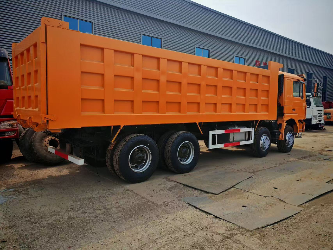 SHACMAN F3000 8*4 DUMP TRUCK - Xe ben: hình 3 SHACMAN F3000 8*4 DUMP TRUCK - Xe ben: hình 3