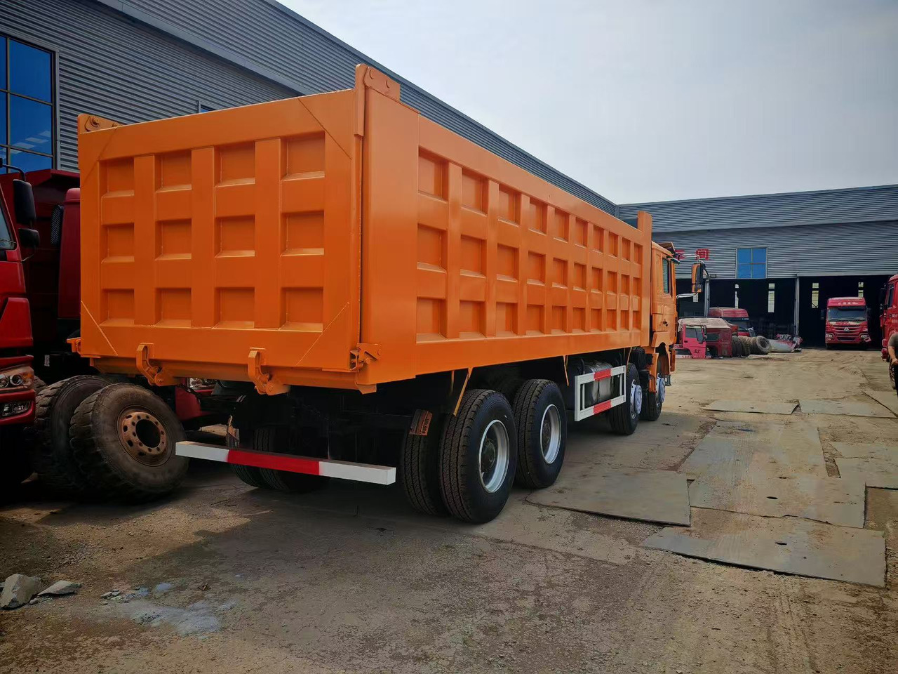 SHACMAN F3000 8*4 DUMP TRUCK - Xe ben: hình 5 SHACMAN F3000 8*4 DUMP TRUCK - Xe ben: hình 5