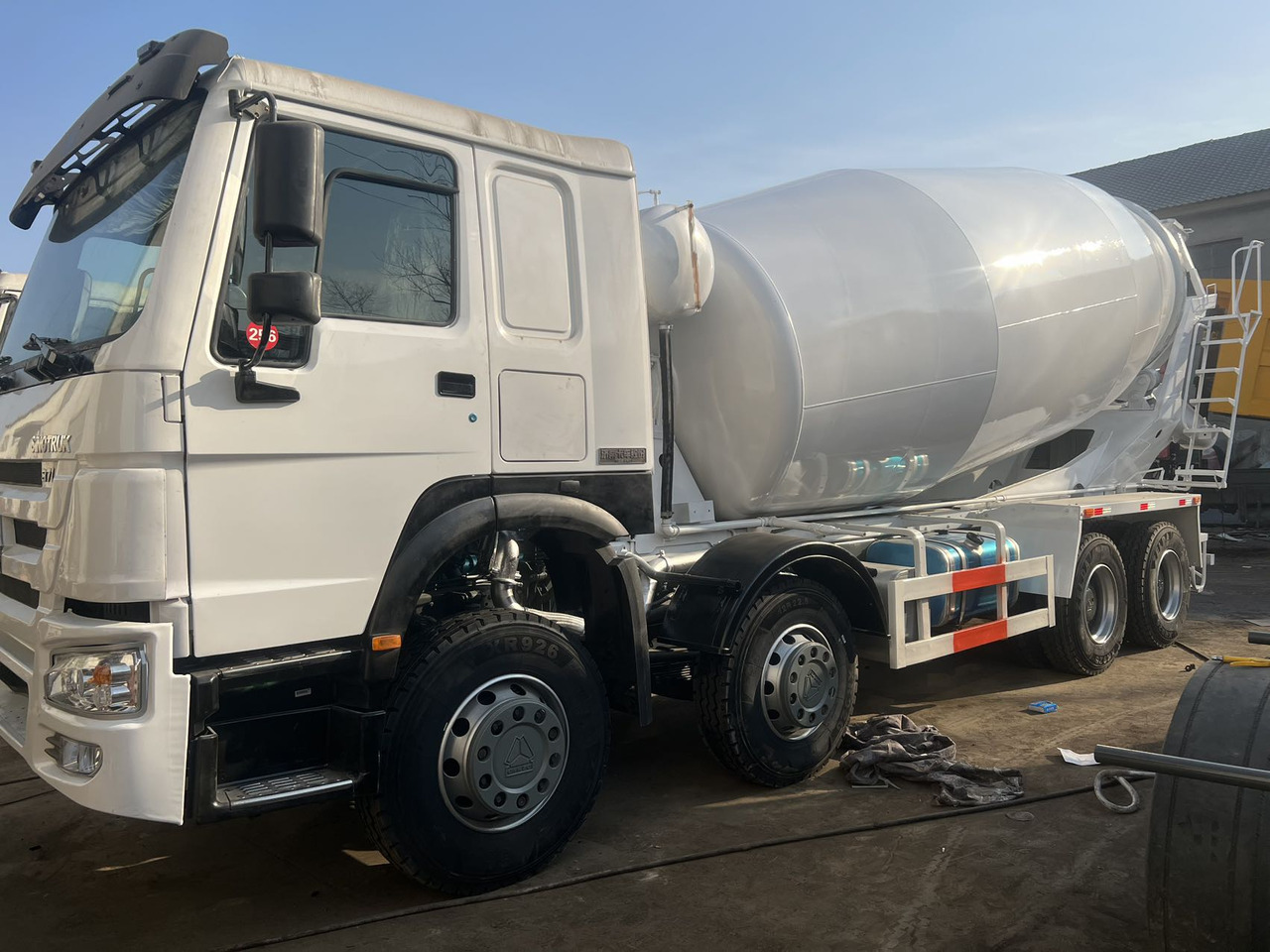 SINOTRUK HOWO 371 16 CBM 8*4 12 Tires - Xe trộn bê tông: hình 1 SINOTRUK HOWO 371 16 CBM 8*4 12 Tires - Xe trộn bê tông: hình 1