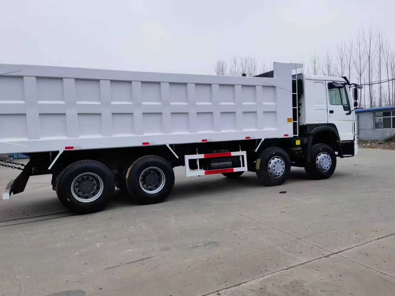 SINOTRUK HOWO 8*4 371 3780 400 420 460 HP DUMP TRUCK - Xe ben: hình 1 SINOTRUK HOWO 8*4 371 3780 400 420 460 HP DUMP TRUCK - Xe ben: hình 1