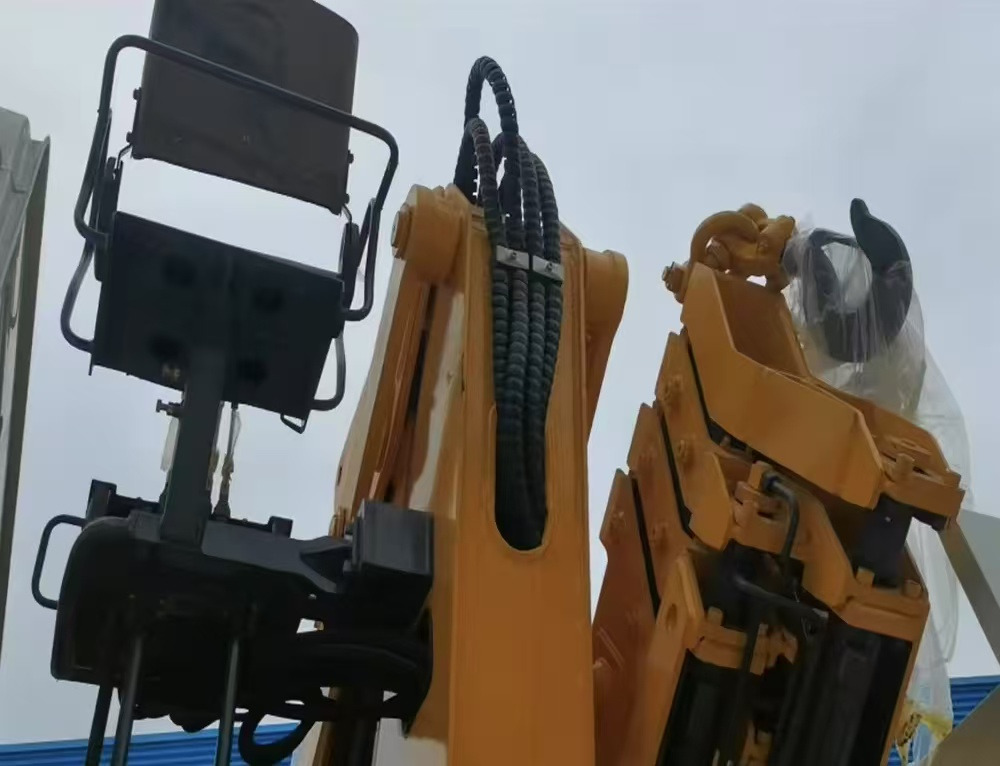 SINOTRUK HOWO 8 TON Knuckle Boom Crane TRUCK MOUNTED CRANE - Xe cẩu tự hành: hình 4 SINOTRUK HOWO 8 TON Knuckle Boom Crane TRUCK MOUNTED CRANE - Xe cẩu tự hành: hình 4