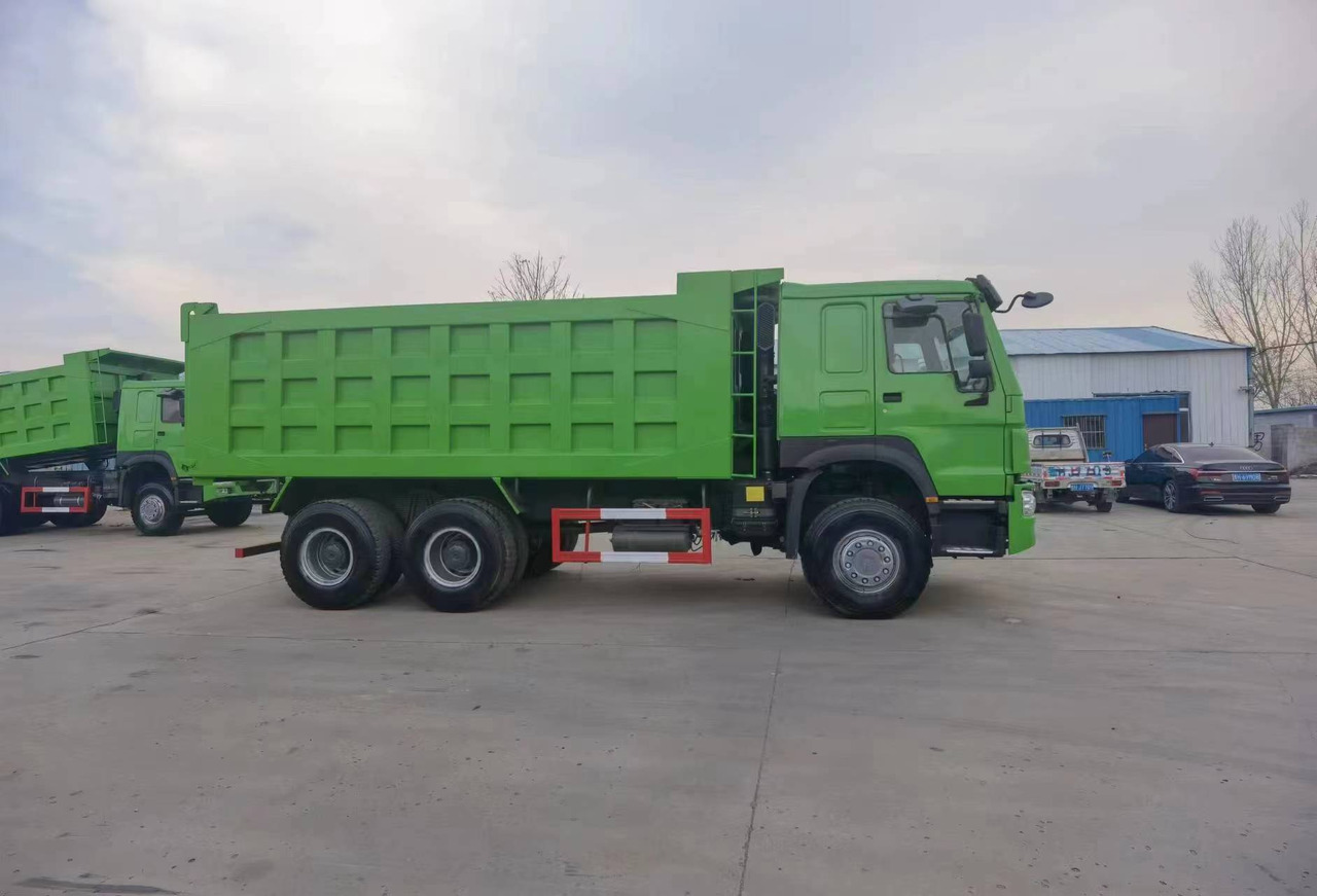 SINOTRUK HOWO DUMP TRUCK - Xe ben: hình 4 SINOTRUK HOWO DUMP TRUCK - Xe ben: hình 4
