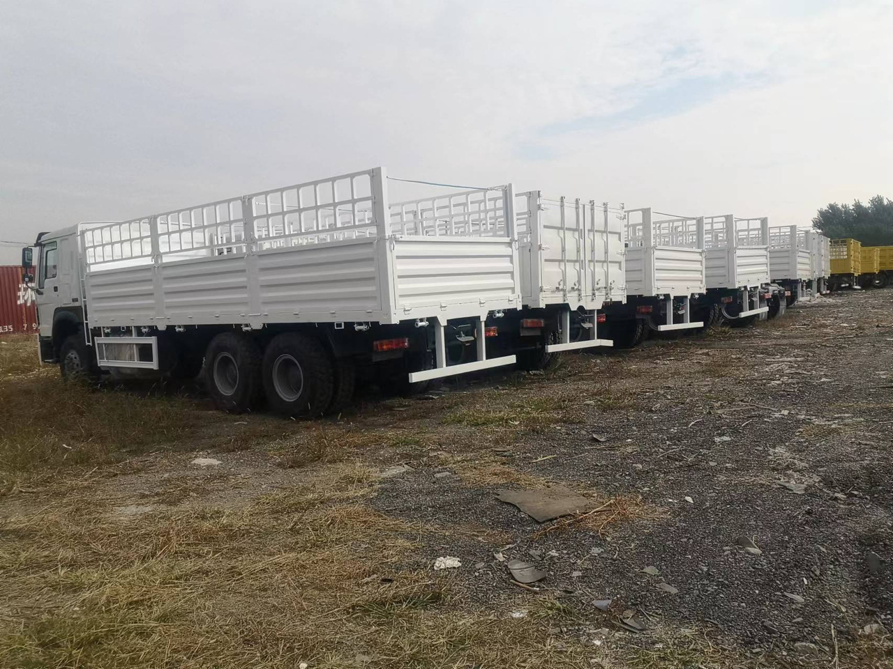 SINOTRUK HOWO LIVESTOCK DUMP TRUCK WITH FENCE - Xe ben: hình 1 SINOTRUK HOWO LIVESTOCK DUMP TRUCK WITH FENCE - Xe ben: hình 1