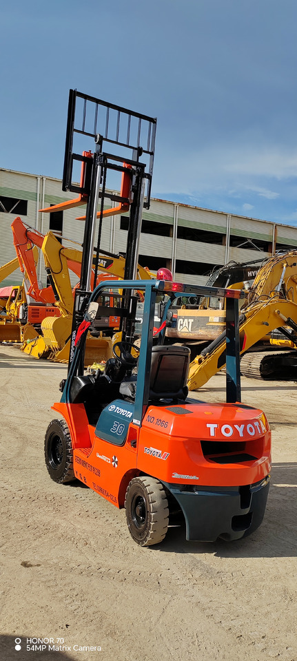 TOYOTA FD30 - Xe nâng: hình 1 TOYOTA FD30 - Xe nâng: hình 1