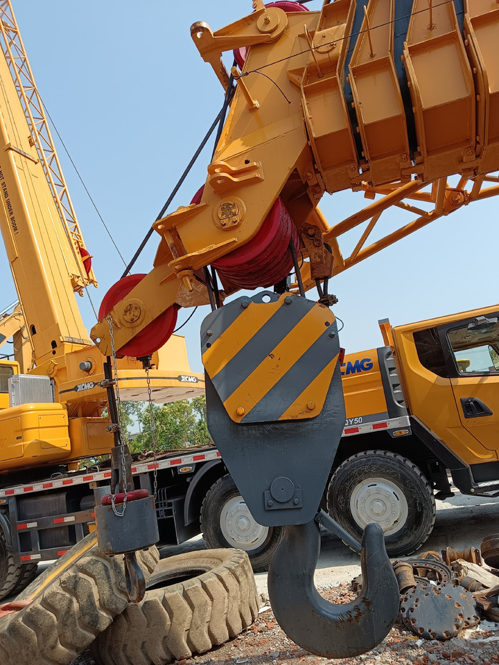 XCMG QY70KⅡ - Cẩu bánh lốp: hình 2 XCMG QY70KⅡ - Cẩu bánh lốp: hình 2