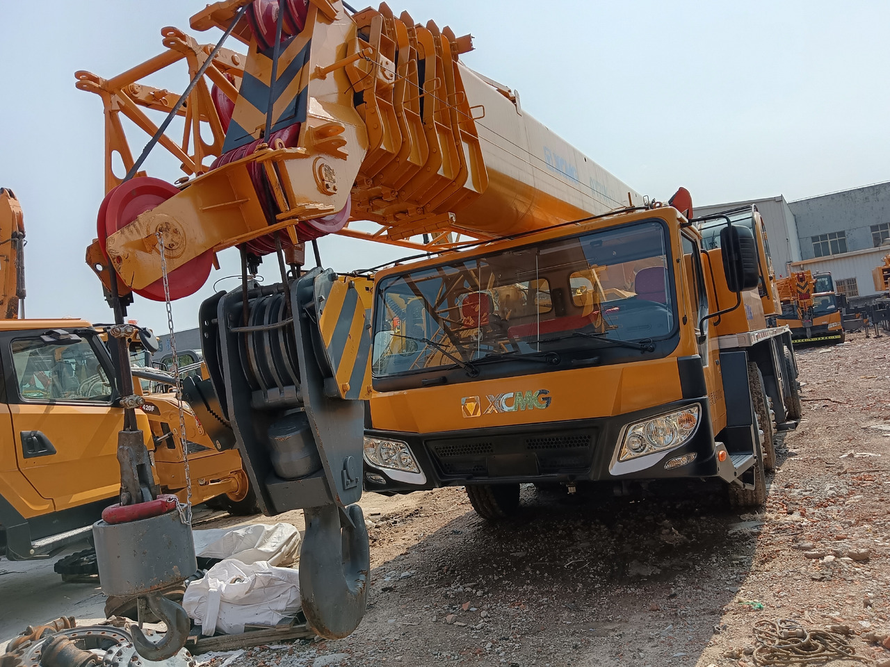 XCMG QY70KⅡ - Cẩu bánh lốp: hình 1 XCMG QY70KⅡ - Cẩu bánh lốp: hình 1