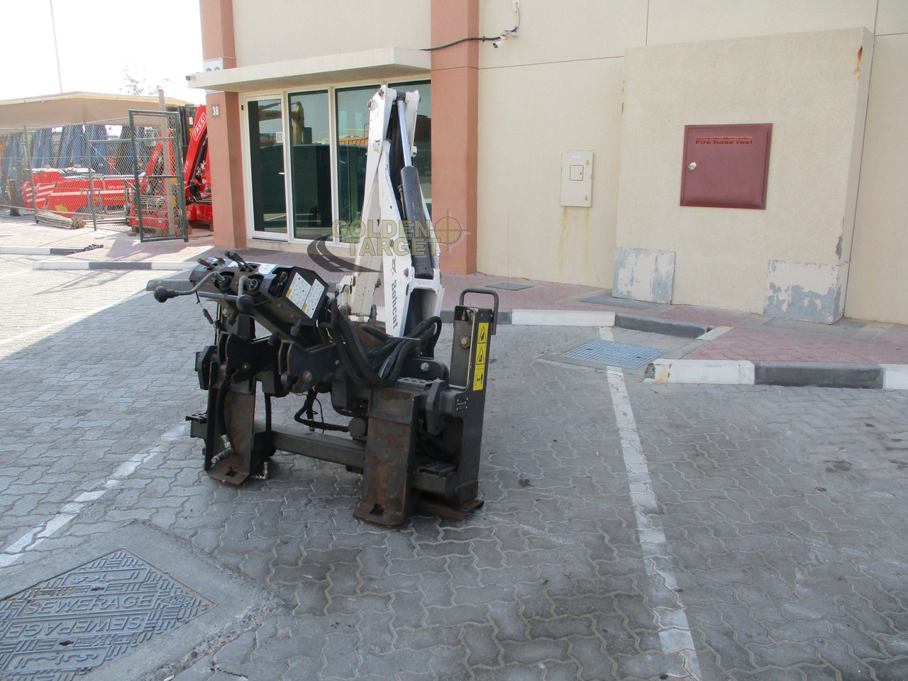 BOBCAT Skid Steer R30S Backhoe Attachment - Gầu xúc lật cho Máy xúc lật đa năng: hình 4 BOBCAT Skid Steer R30S Backhoe Attachment - Gầu xúc lật cho Máy xúc lật đa năng: hình 4