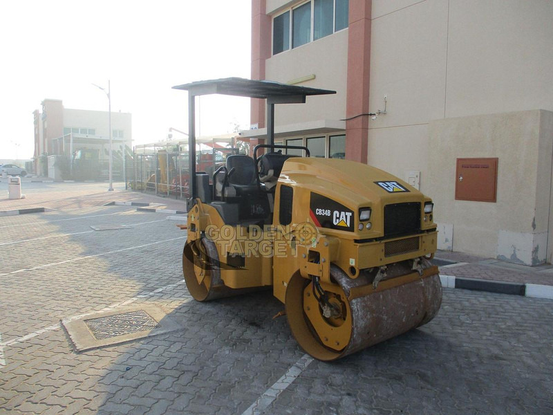 Caterpillar CB34B Tandem Roller - Con lăn ruộng: hình 1 Caterpillar CB34B Tandem Roller - Con lăn ruộng: hình 1