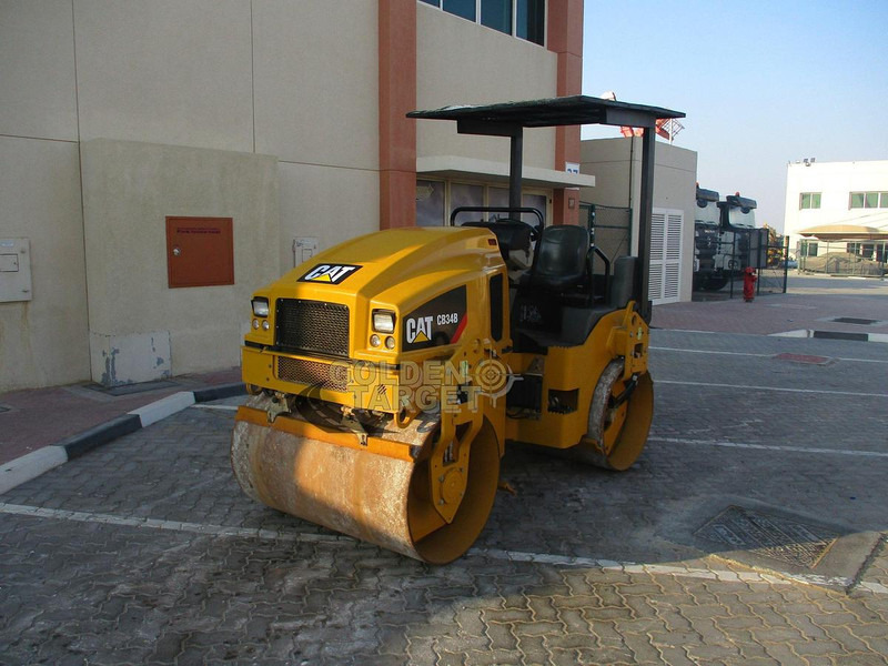 Caterpillar CB34B Tandem Roller - Con lăn ruộng: hình 2 Caterpillar CB34B Tandem Roller - Con lăn ruộng: hình 2