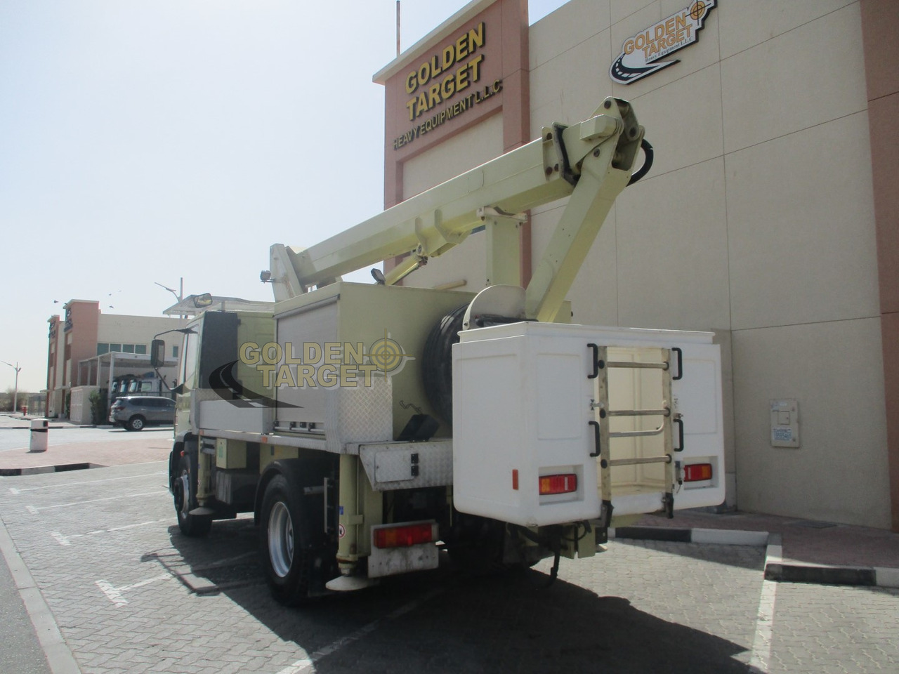 Iveco EURO CARGO 180E28 4x2 PALFINGER P180 Manlift - Nền bục trên không gắn trên xe tải: hình 4 Iveco EURO CARGO 180E28 4x2 PALFINGER P180 Manlift - Nền bục trên không gắn trên xe tải: hình 4
