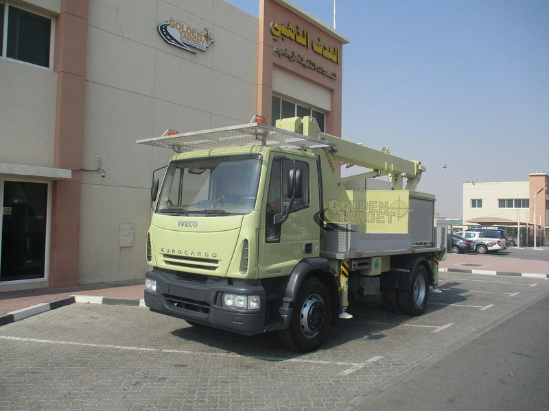 Iveco EuroCargo 180E28 - Nền bục trên không: hình 2 Iveco EuroCargo 180E28 - Nền bục trên không: hình 2