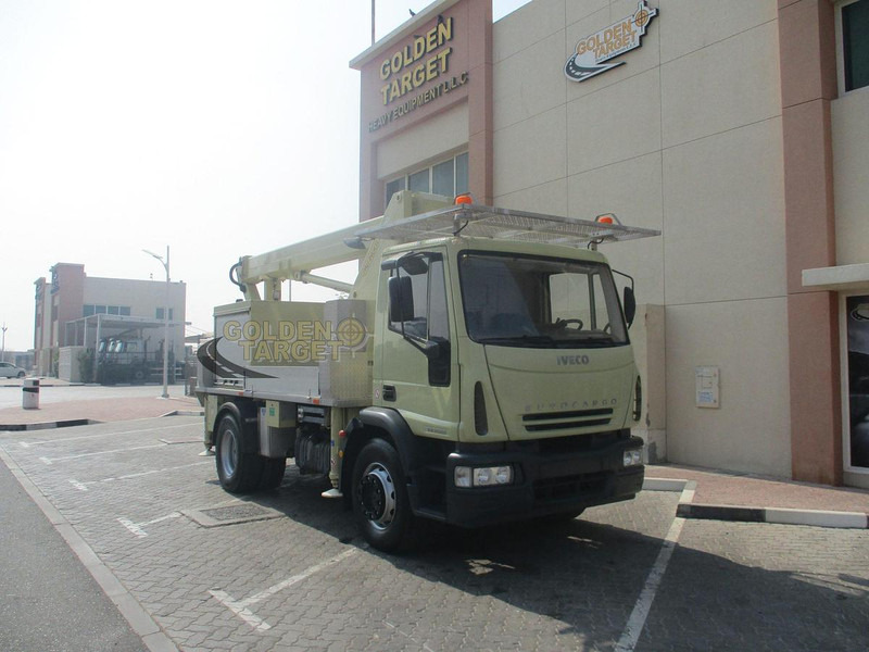 Iveco EuroCargo 180E28 - Nền bục trên không: hình 1 Iveco EuroCargo 180E28 - Nền bục trên không: hình 1
