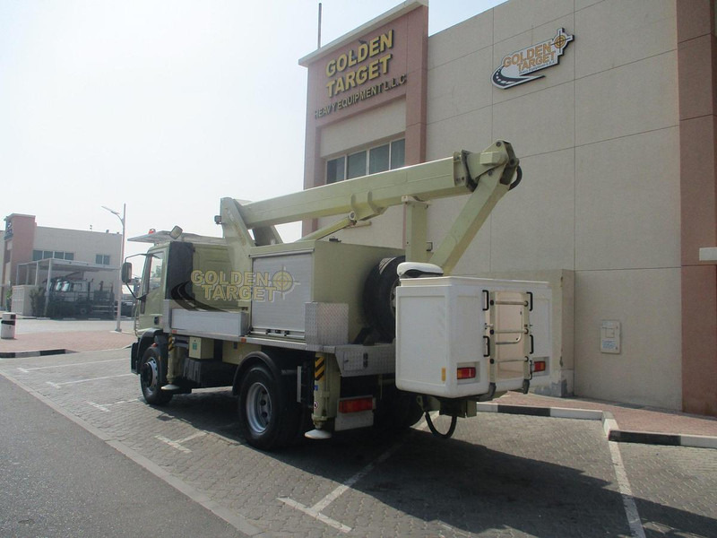 Iveco EuroCargo 180E28 - Nền bục trên không: hình 4 Iveco EuroCargo 180E28 - Nền bục trên không: hình 4