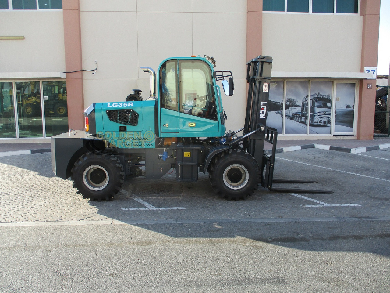 LGCM LG35R Rough Terrain Forklift - Xe nâng diesel: hình 5 LGCM LG35R Rough Terrain Forklift - Xe nâng diesel: hình 5