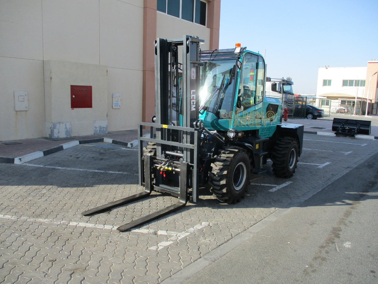 LGCM LG35R Rough Terrain Forklift - Xe nâng diesel: hình 2 LGCM LG35R Rough Terrain Forklift - Xe nâng diesel: hình 2