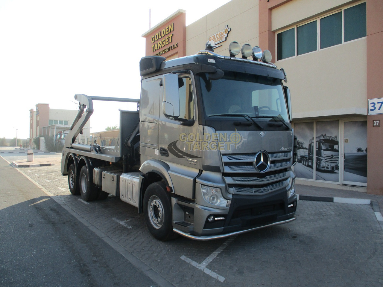 MERCEDES-BENZ 2642 6×2 DOUBLE SKIP LOADER with HIAB Crane - Xe tải chở thùng nhỏ: hình 1 MERCEDES-BENZ 2642 6×2 DOUBLE SKIP LOADER with HIAB Crane - Xe tải chở thùng nhỏ: hình 1