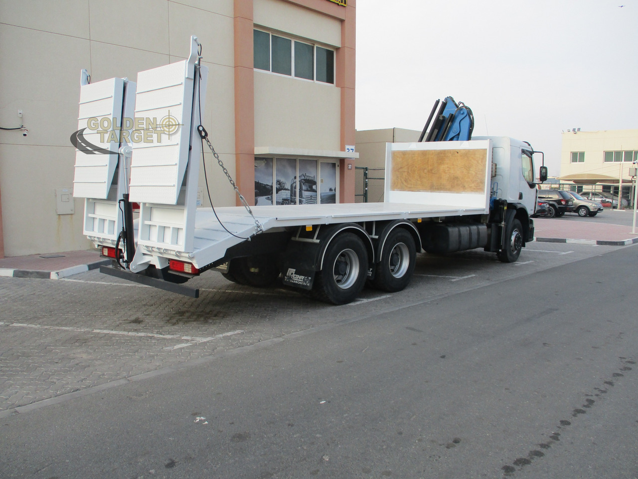 RENAULT Kerax 380 6×4 Crane Truck - Xe cẩu tự hành: hình 3 RENAULT Kerax 380 6×4 Crane Truck - Xe cẩu tự hành: hình 3