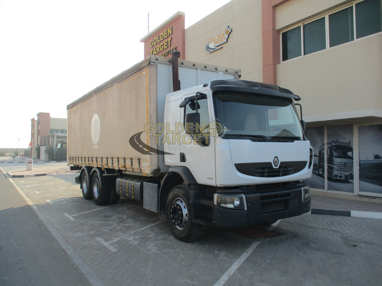 Renault KERAX 380 - Xe tải thùng mui bạt: hình 1 Renault KERAX 380 - Xe tải thùng mui bạt: hình 1