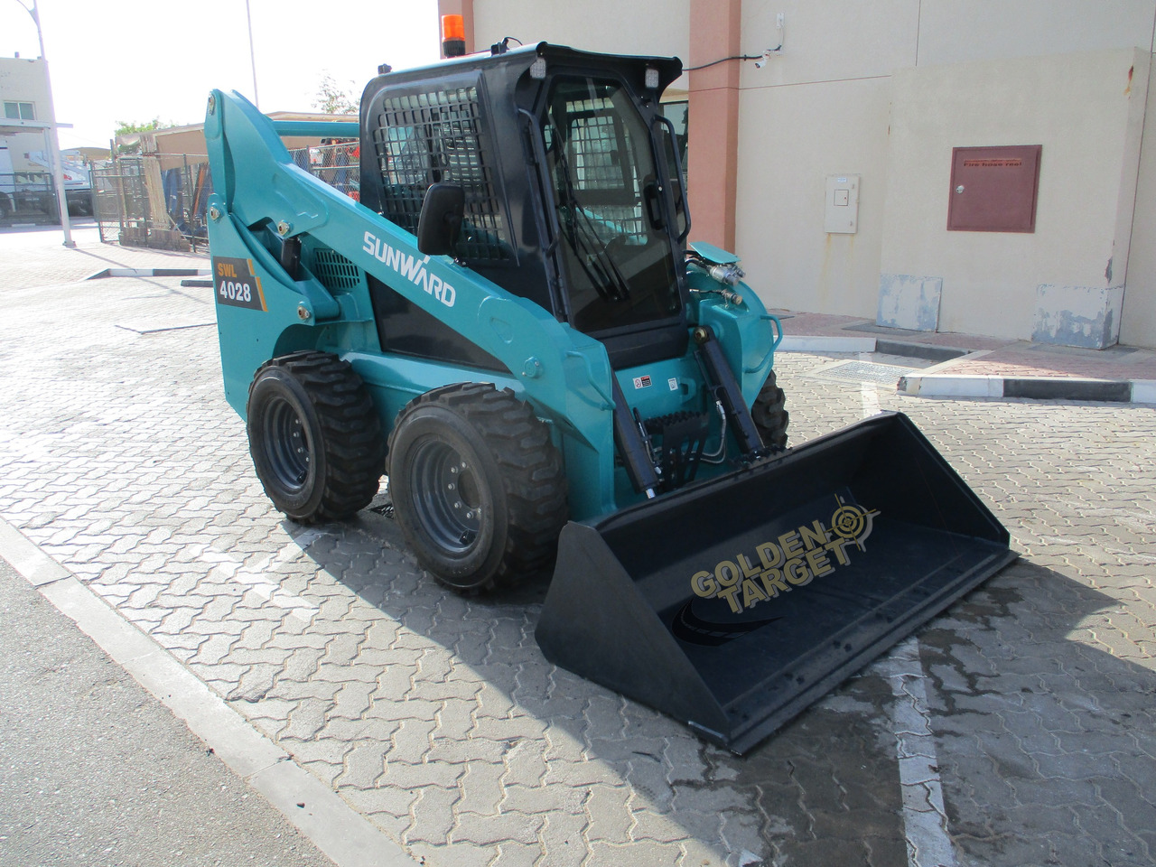 SUNWARD SWL4028 Skid Steer Loader - Máy xúc lật đa năng: hình 1 SUNWARD SWL4028 Skid Steer Loader - Máy xúc lật đa năng: hình 1