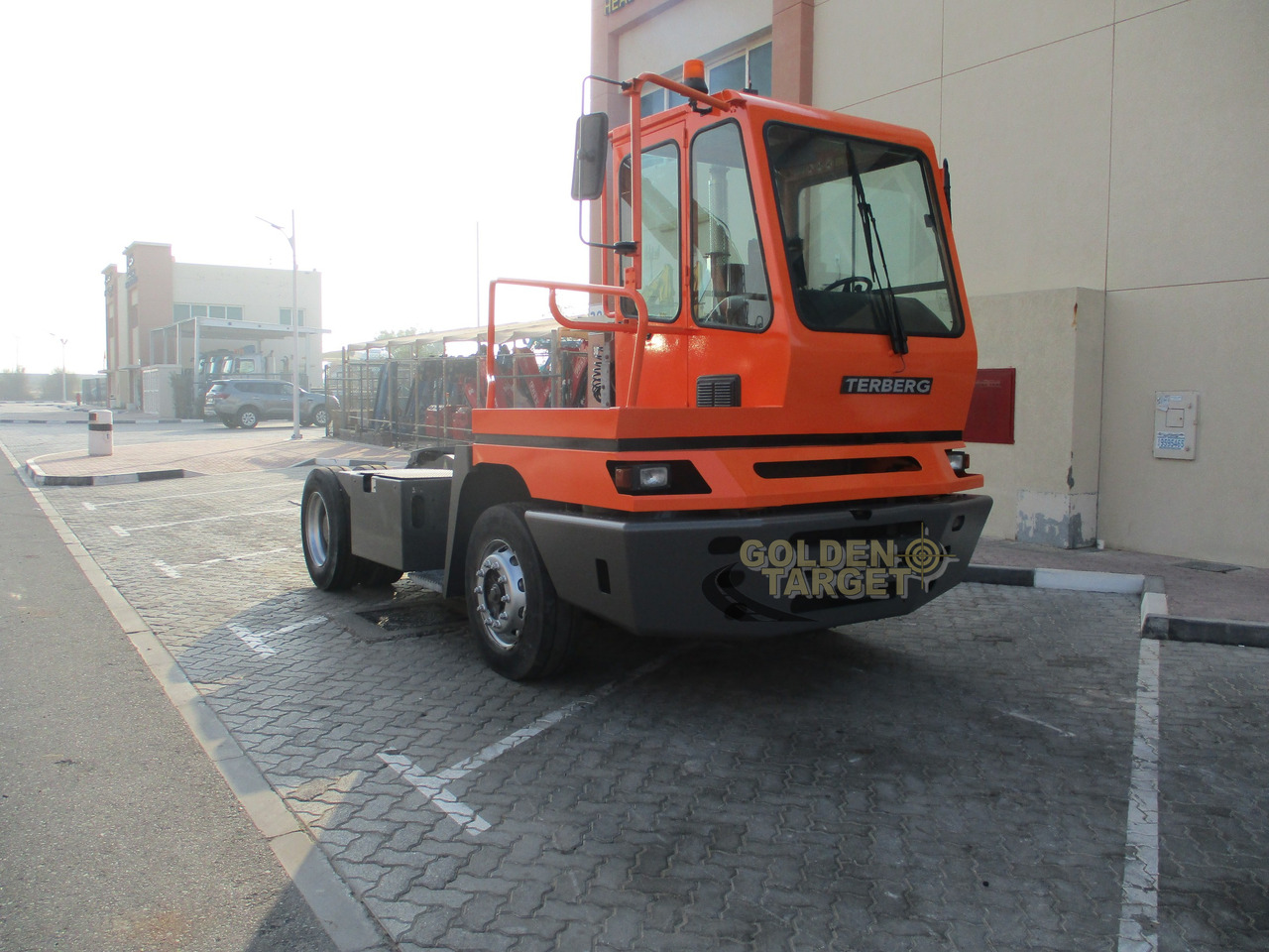 Terberg YT222 4x2 Terminal Truck - Máy cày trạm: hình 1 Terberg YT222 4x2 Terminal Truck - Máy cày trạm: hình 1