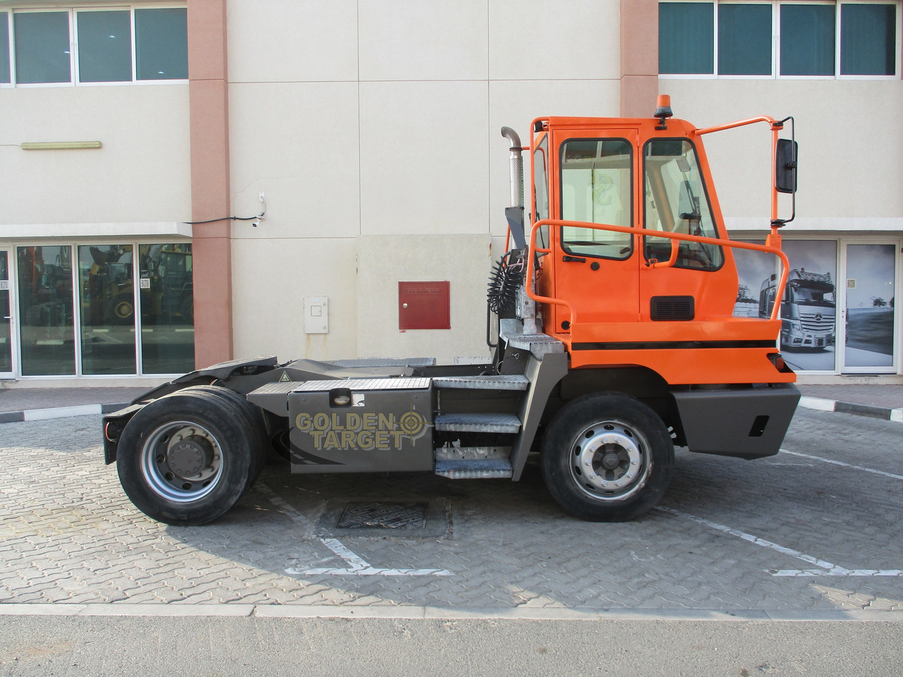 Terberg YT222 4x2 Terminal Truck - Máy cày trạm: hình 5 Terberg YT222 4x2 Terminal Truck - Máy cày trạm: hình 5