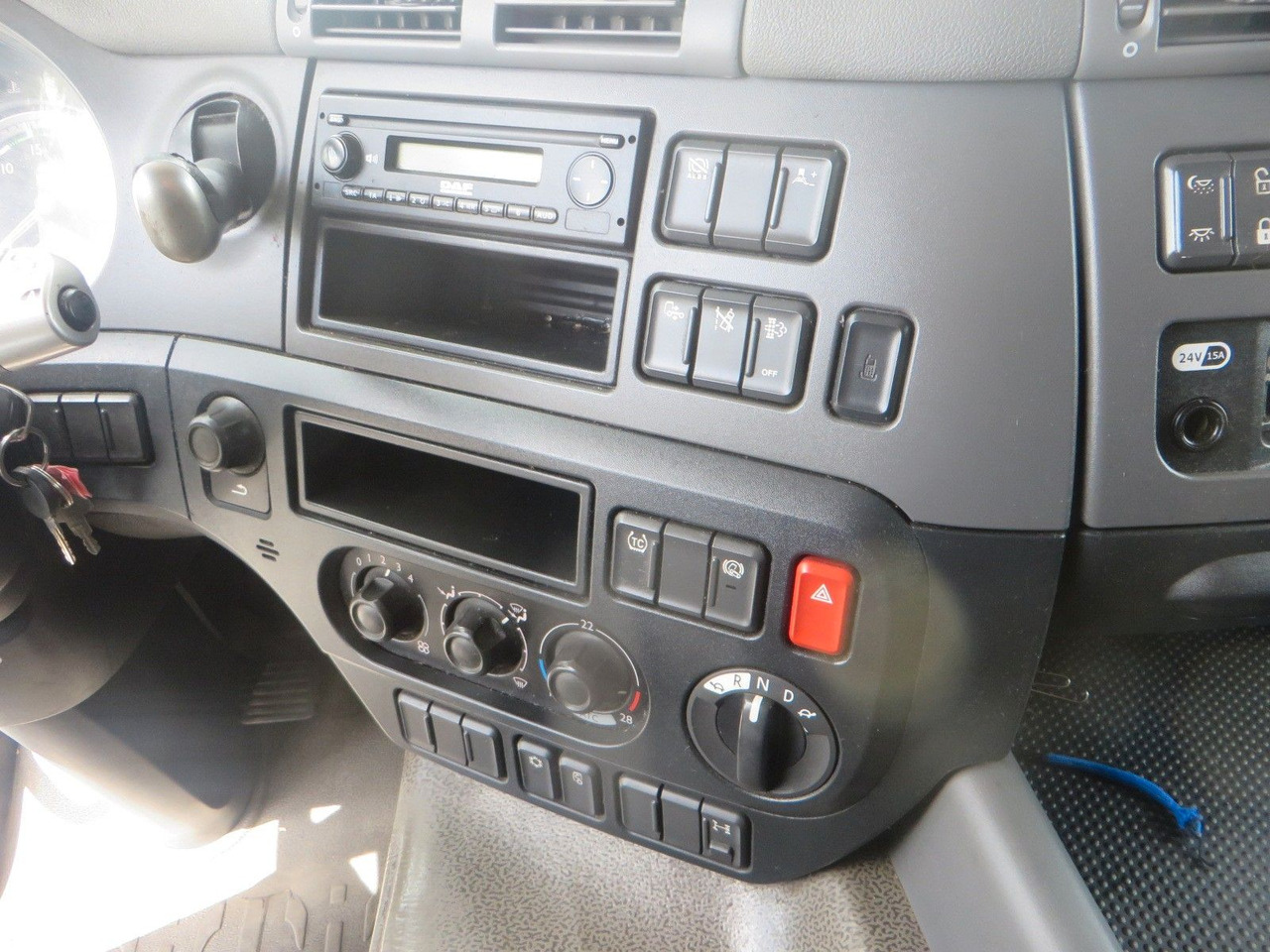 Xe tải thùng mui bạt DAF CF320 4x2 18T Curtainside 7.70m: hình 15 Xe tải thùng mui bạt DAF CF320 4x2 18T Curtainside 7.70m: hình 15