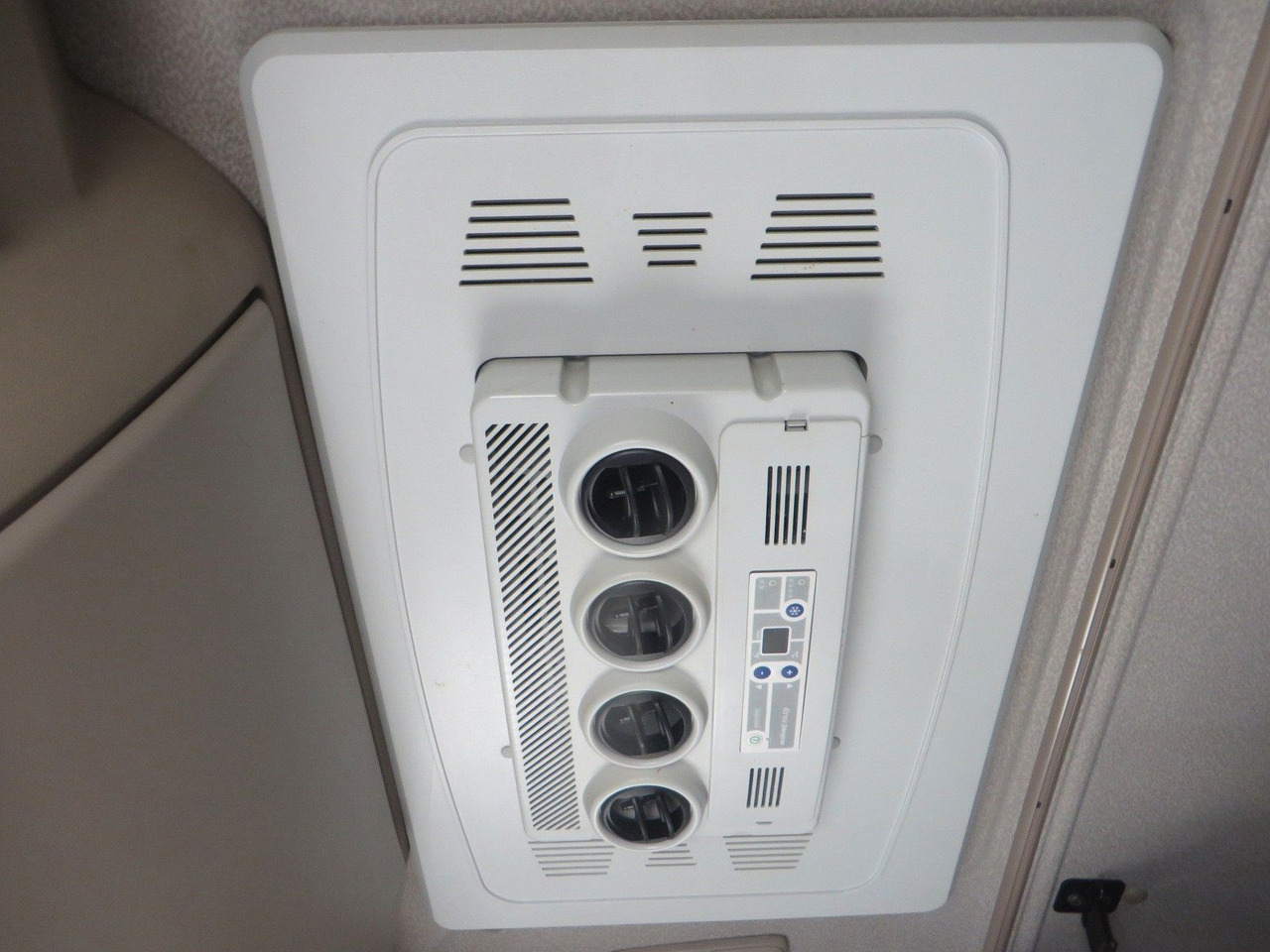 Xe tải thùng mui bạt DAF CF320 4x2 18T Curtainside 7.70m: hình 18 Xe tải thùng mui bạt DAF CF320 4x2 18T Curtainside 7.70m: hình 18