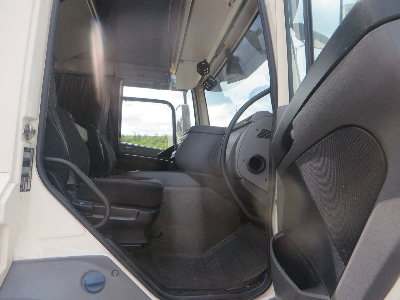 Xe tải thùng mui bạt DAF CF320 4x2 18T Curtainside 7.70m: hình 20 Xe tải thùng mui bạt DAF CF320 4x2 18T Curtainside 7.70m: hình 20