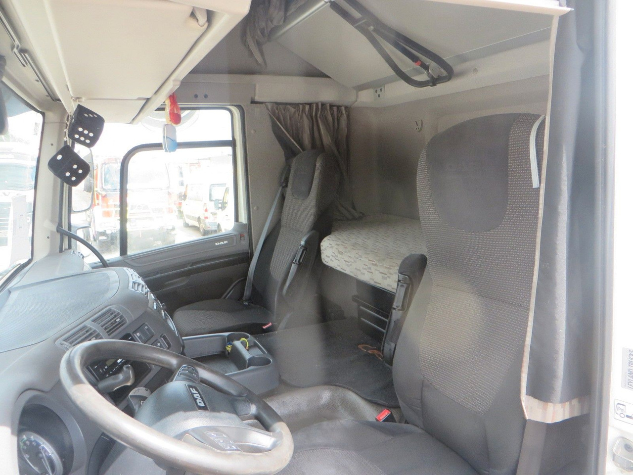 Xe tải thùng mui bạt DAF CF320 4x2 18T Curtainside 7.70m: hình 11 Xe tải thùng mui bạt DAF CF320 4x2 18T Curtainside 7.70m: hình 11