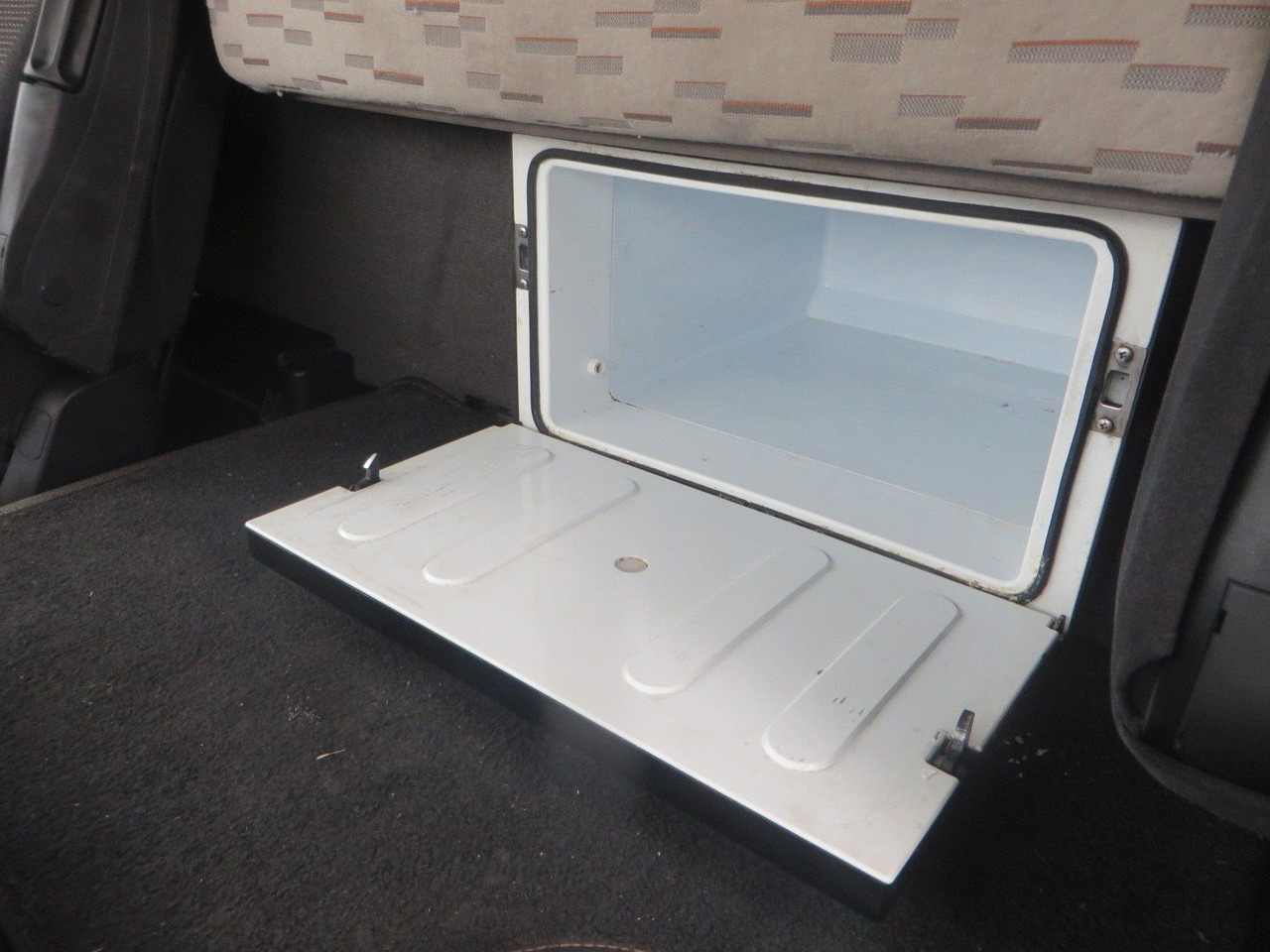 Xe tải thùng mui bạt DAF CF320 4x2 18T Curtainside 7.70m: hình 14 Xe tải thùng mui bạt DAF CF320 4x2 18T Curtainside 7.70m: hình 14