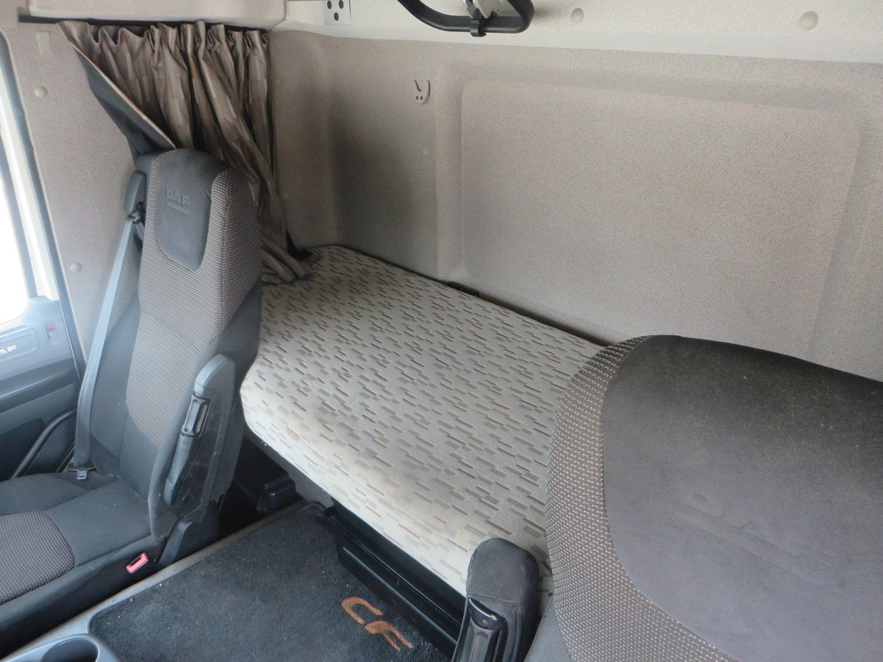 Xe tải thùng mui bạt DAF CF320 4x2 18T Curtainside 7.70m: hình 13 Xe tải thùng mui bạt DAF CF320 4x2 18T Curtainside 7.70m: hình 13