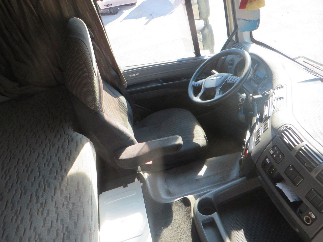 Xe tải thùng mui bạt DAF CF320 4x2 18T Curtainside 7.70m: hình 19 Xe tải thùng mui bạt DAF CF320 4x2 18T Curtainside 7.70m: hình 19