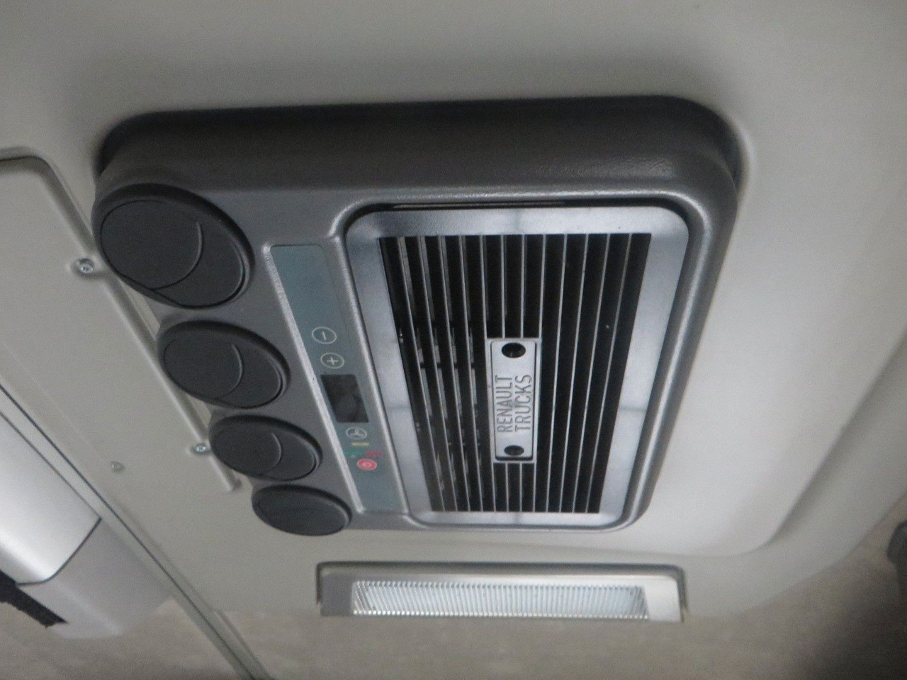 Xe đầu kéo Renault T520 HSC 4x2Tractor mega Retarder: hình 19 Xe đầu kéo Renault T520 HSC 4x2Tractor mega Retarder: hình 19