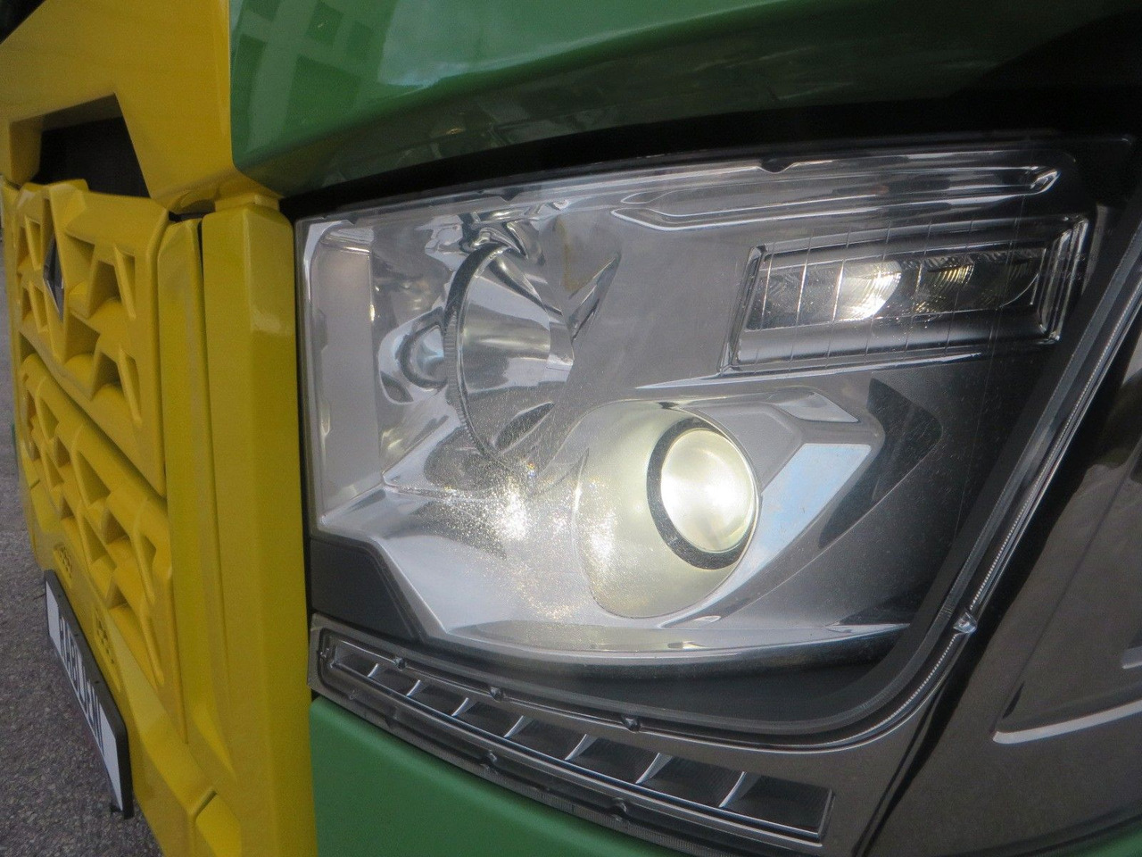 Xe đầu kéo Renault T520 HSC 4x2Tractor mega Retarder: hình 11 Xe đầu kéo Renault T520 HSC 4x2Tractor mega Retarder: hình 11