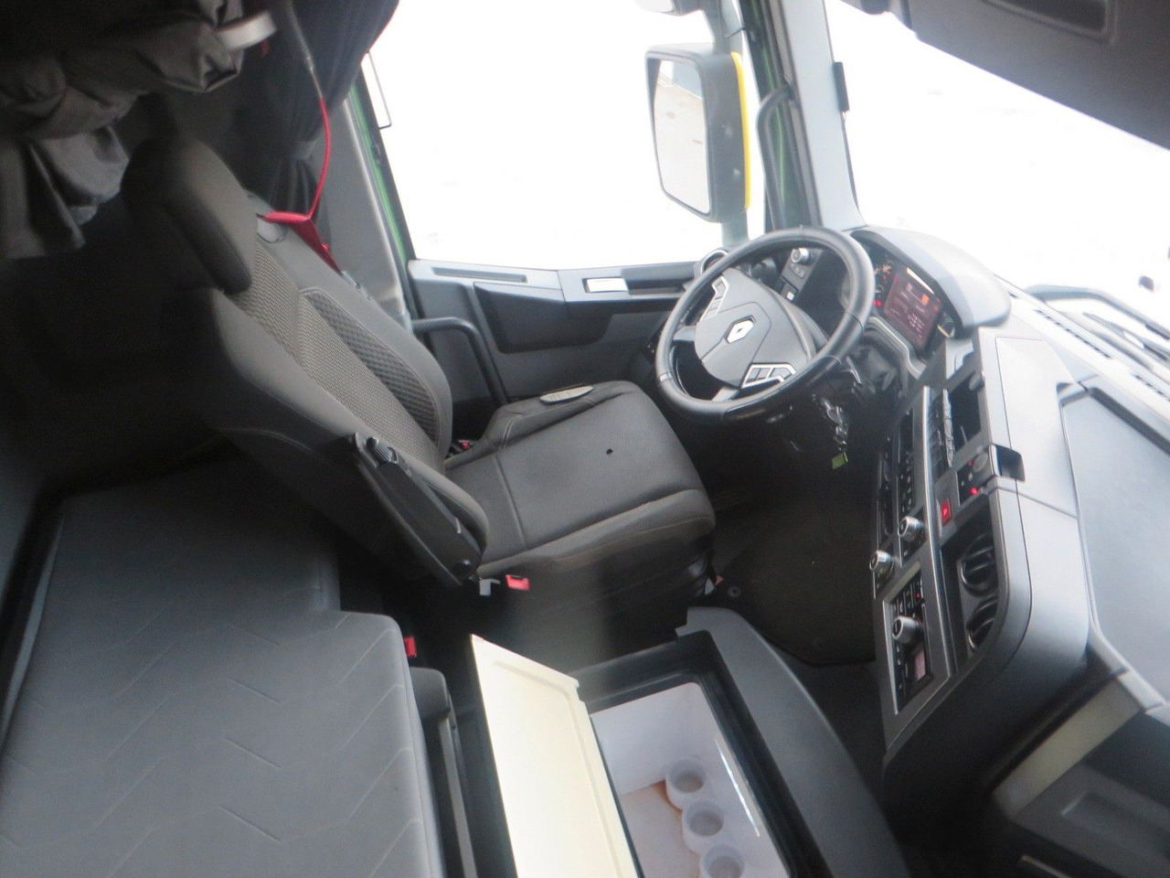 Xe đầu kéo Renault T520 HSC 4x2Tractor mega Retarder: hình 17 Xe đầu kéo Renault T520 HSC 4x2Tractor mega Retarder: hình 17