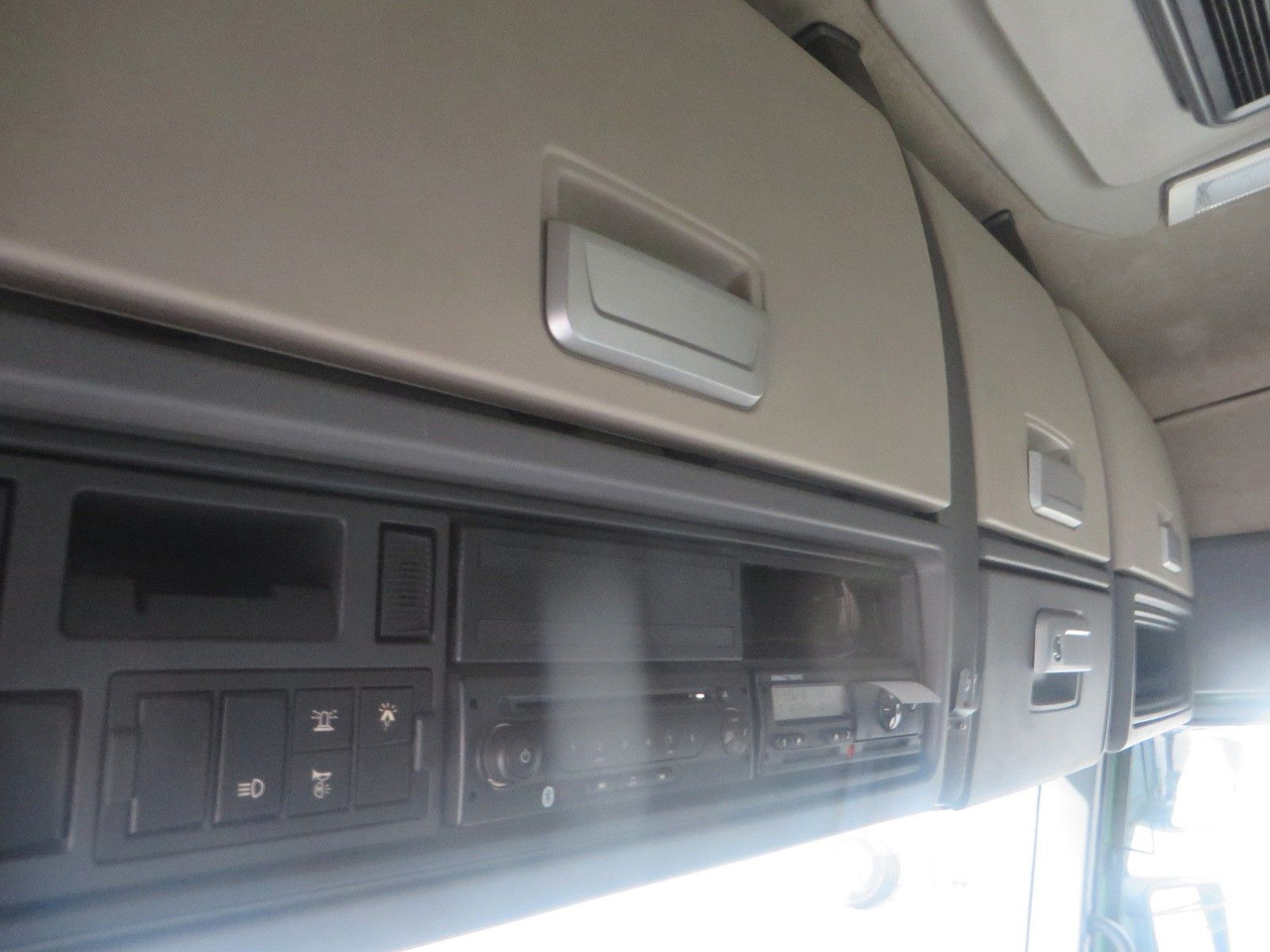 Xe đầu kéo Renault T520 HSC 4x2Tractor mega Retarder: hình 14 Xe đầu kéo Renault T520 HSC 4x2Tractor mega Retarder: hình 14