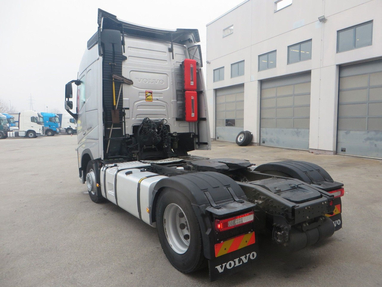 Volvo FH460 4x2Tractor - Xe đầu kéo: hình 4 Volvo FH460 4x2Tractor - Xe đầu kéo: hình 4