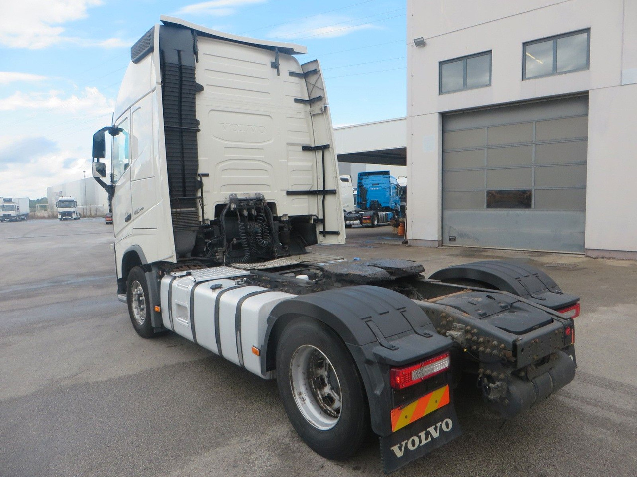 Volvo FH460 4x2Tractor XL - Xe đầu kéo: hình 4 Volvo FH460 4x2Tractor XL - Xe đầu kéo: hình 4