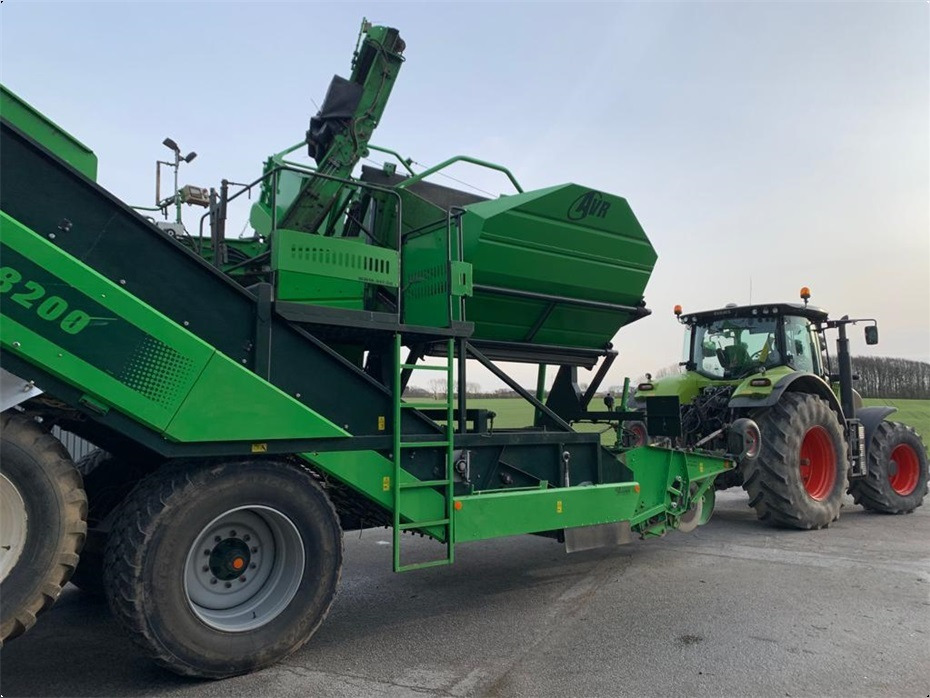 AVR
8200 Spirit Ekstra aksel med hjultræk - Máy thu hoạch khoai tây: hình 3 AVR
8200 Spirit Ekstra aksel med hjultræk - Máy thu hoạch khoai tây: hình 3